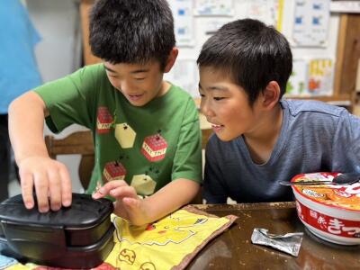 お母さんが作ってくれたお弁当、嬉しいね♪